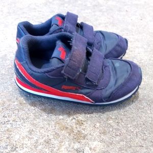 Blue and red 10c pumas